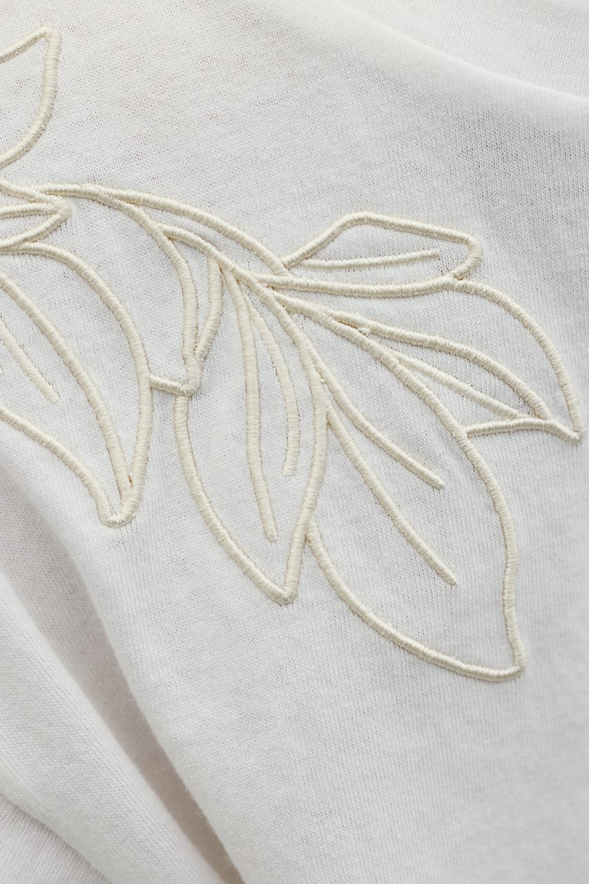 エンブロイダリーボートネックT WHT FREE