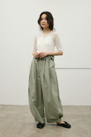 フリップベルトタックパンツ