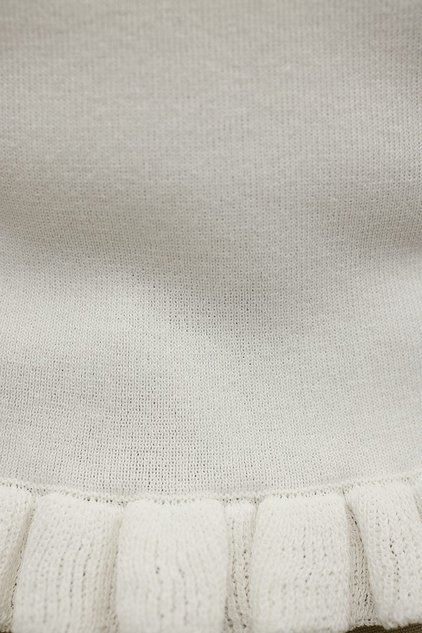 ミニマルフリルニット WHT FREE