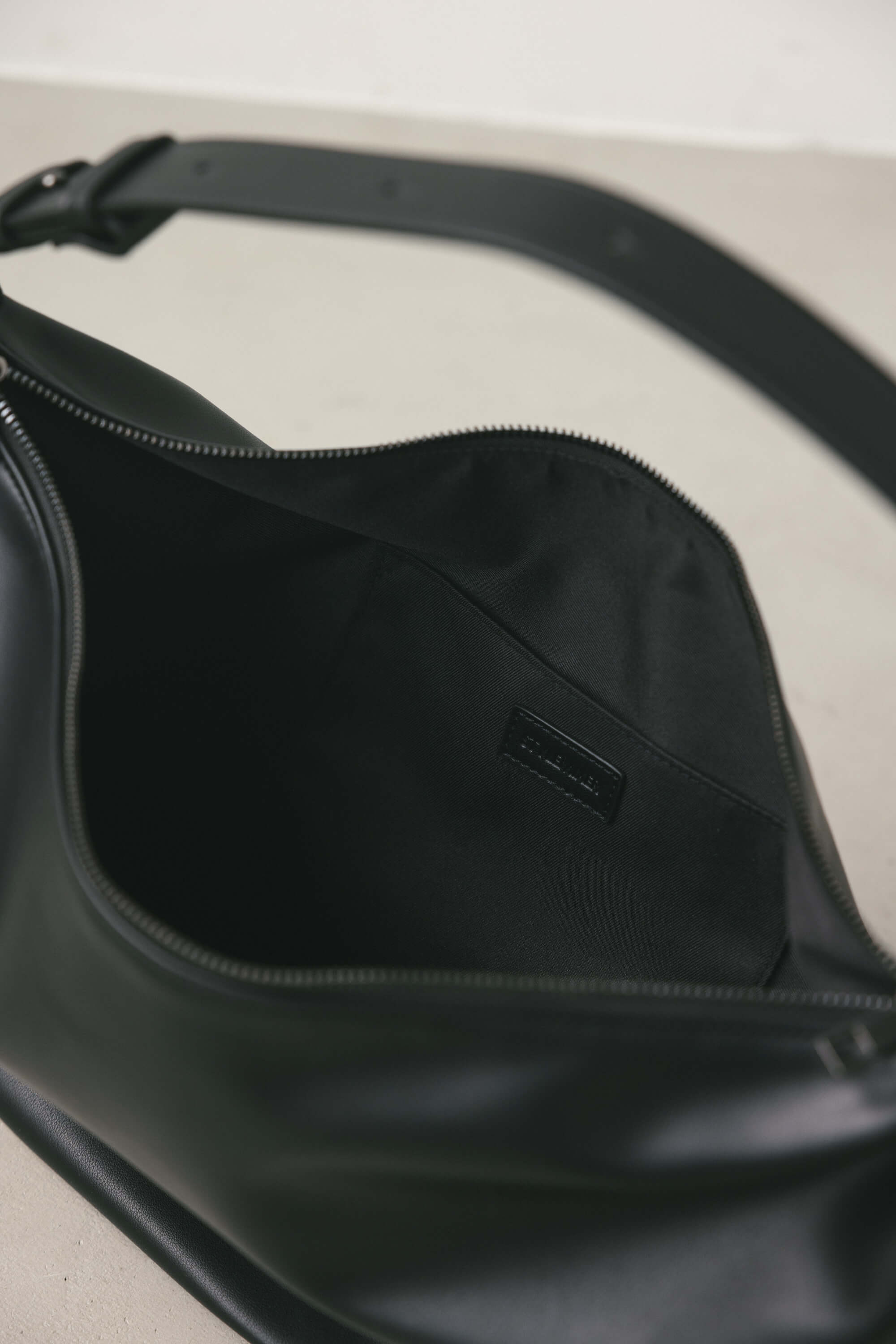 マンドリンショルダーバッグ BLK FREE