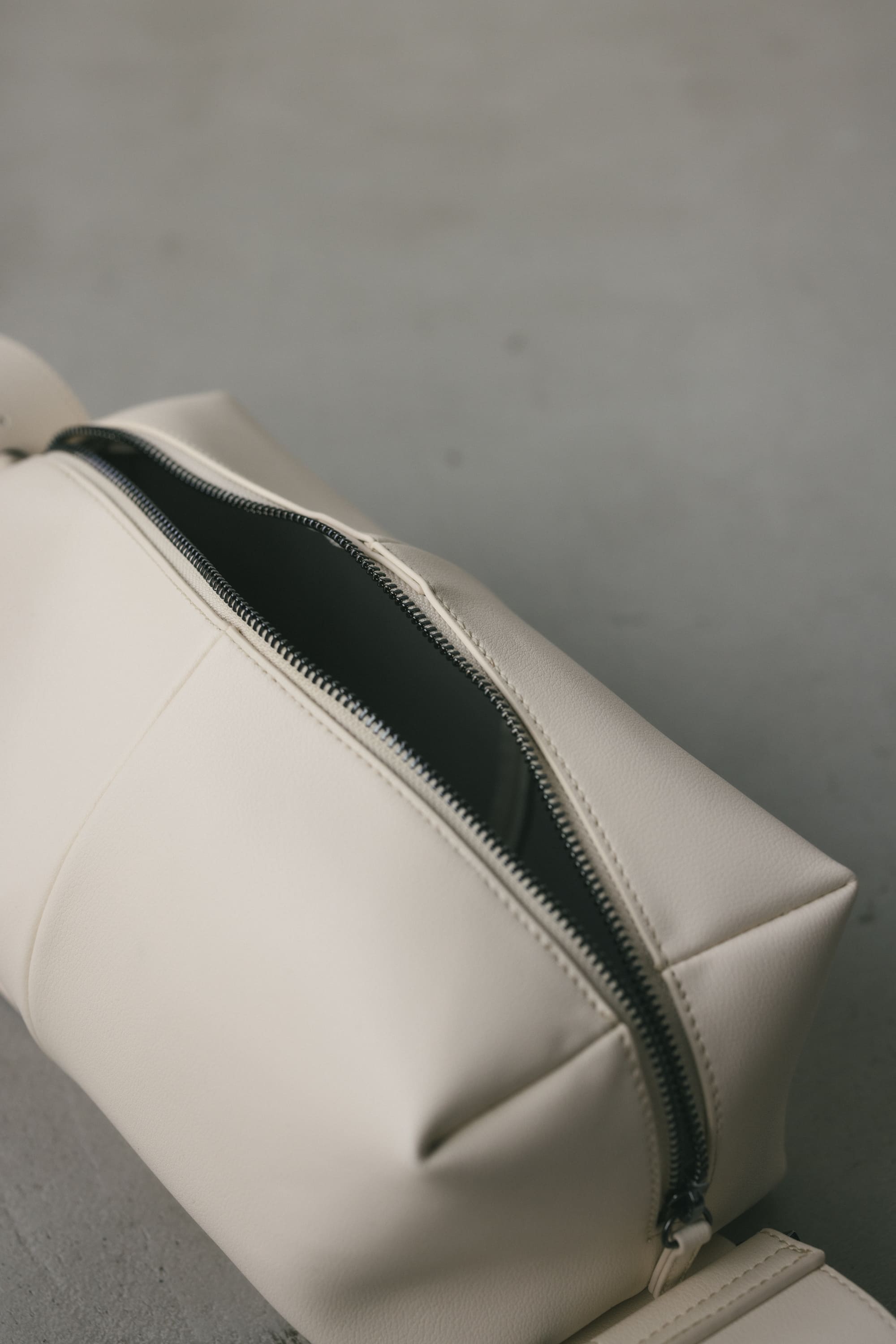 ワイドベルトスクエアバッグ WHT FREE