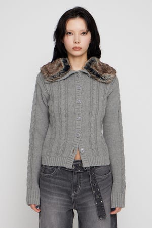 FAUX FUR NECK CABLE トップス