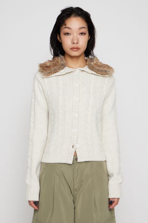 FAUX FUR NECK CABLE トップス