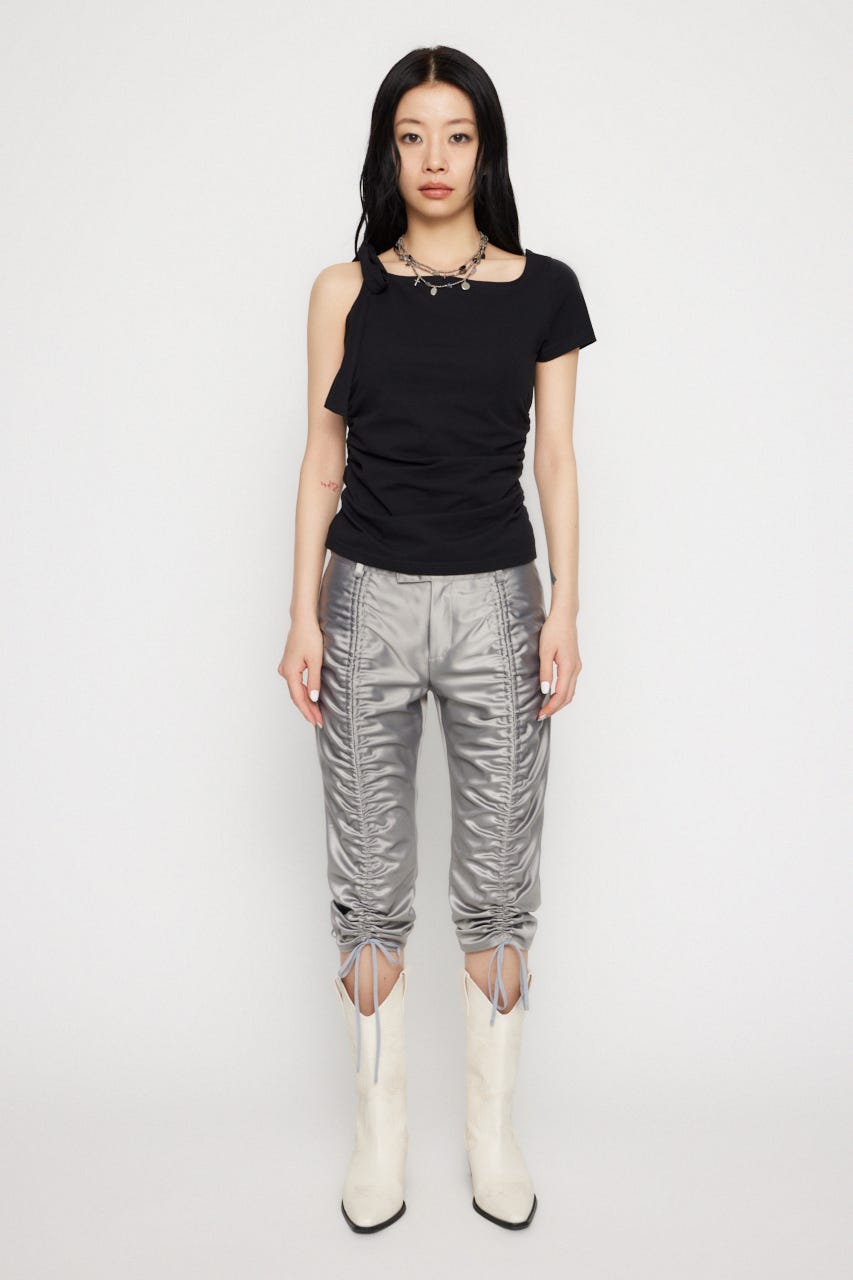 細身の方へ　イベリア　エルモサ　黒地に赤のバラの刺繍　シージョからのトップス 細身の方へ イベリア エルモサ 黒地に赤のバラの刺繍 シージョ