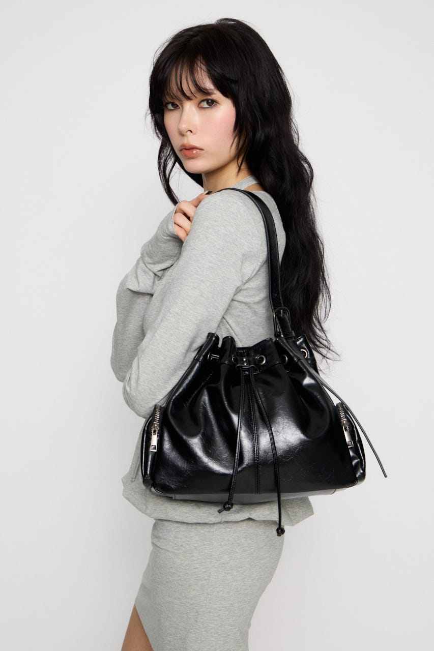DRAWSTRING FAUX LEATHER バッグ BLK FREE