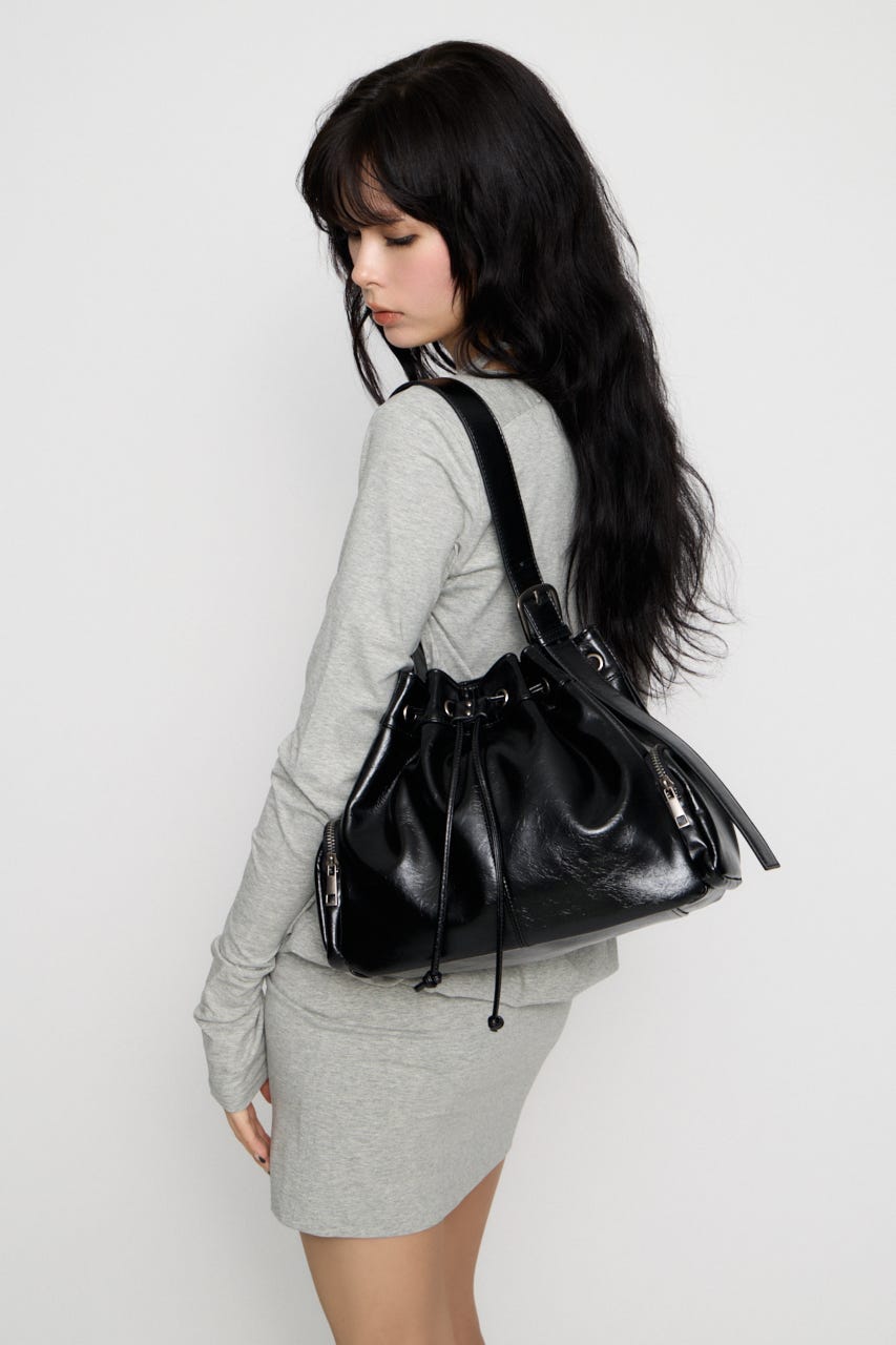 DRAWSTRING FAUX LEATHER バッグ BLK FREE