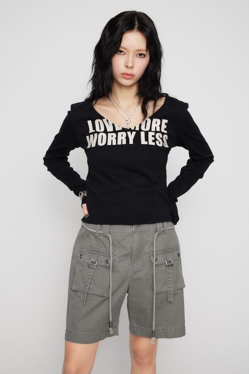 V NECK IMAPCT PRINT トップス BLK FREE