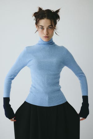 Bi color hem knit tops