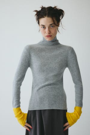 Bi color hem knit tops