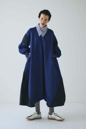 美品✨HERIN.CYE ロングワンピース 半袖 フレア ポケット付き ブラック 美品✨HERIN.CYE ロングワンピース 半袖 フレア ポケット付き