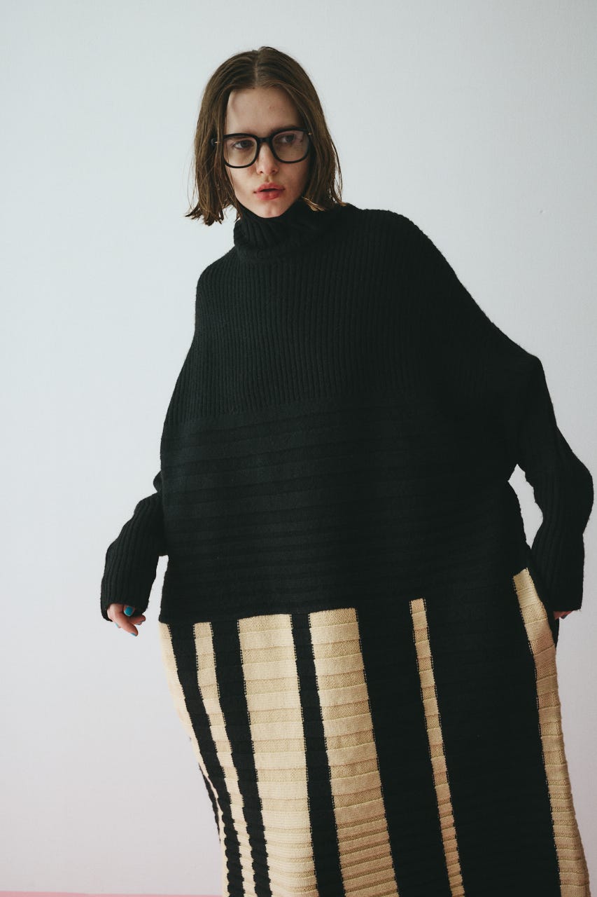 Box knit one-piece BLK FREE