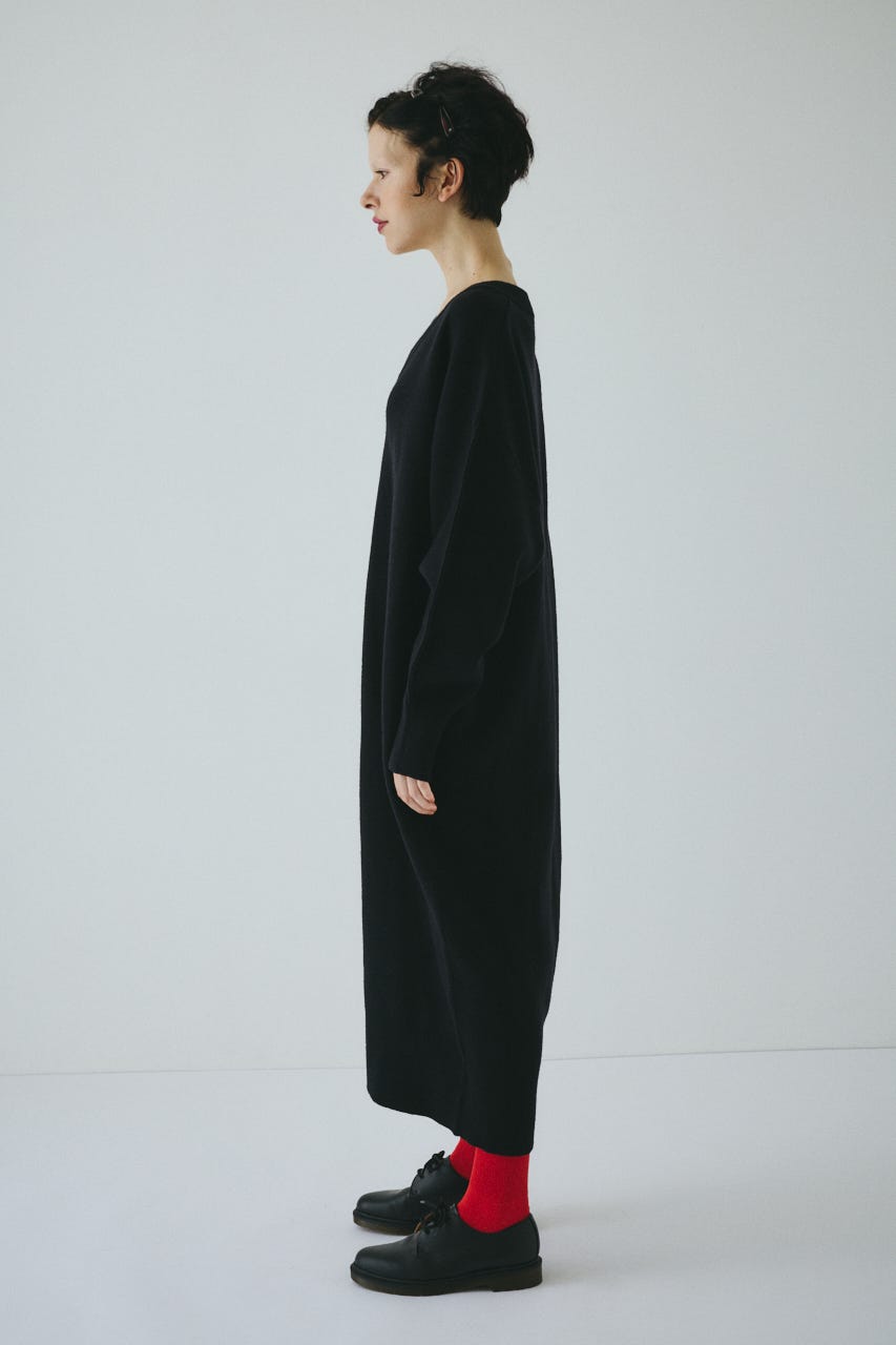 V neck knit one piece BLK FREE