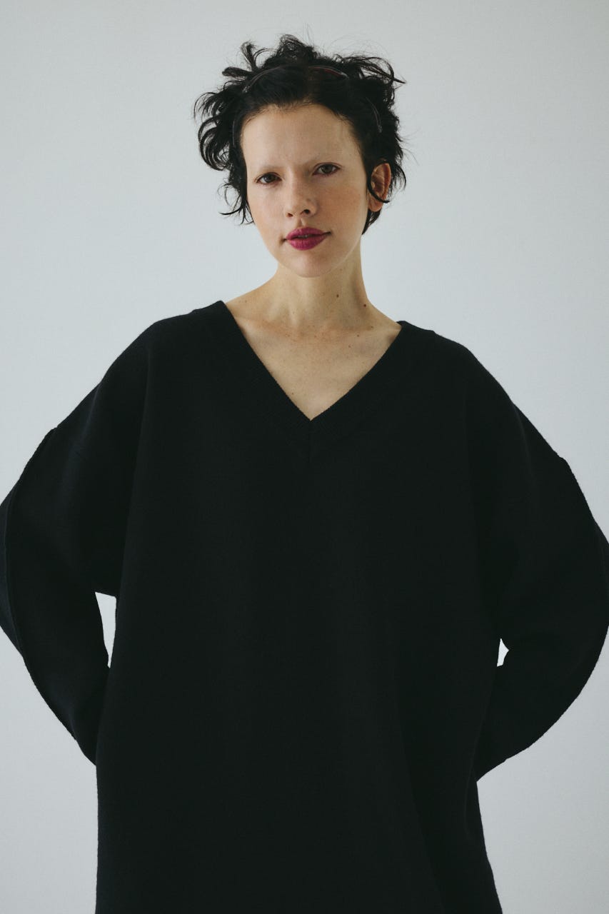 V neck knit one piece BLK FREE