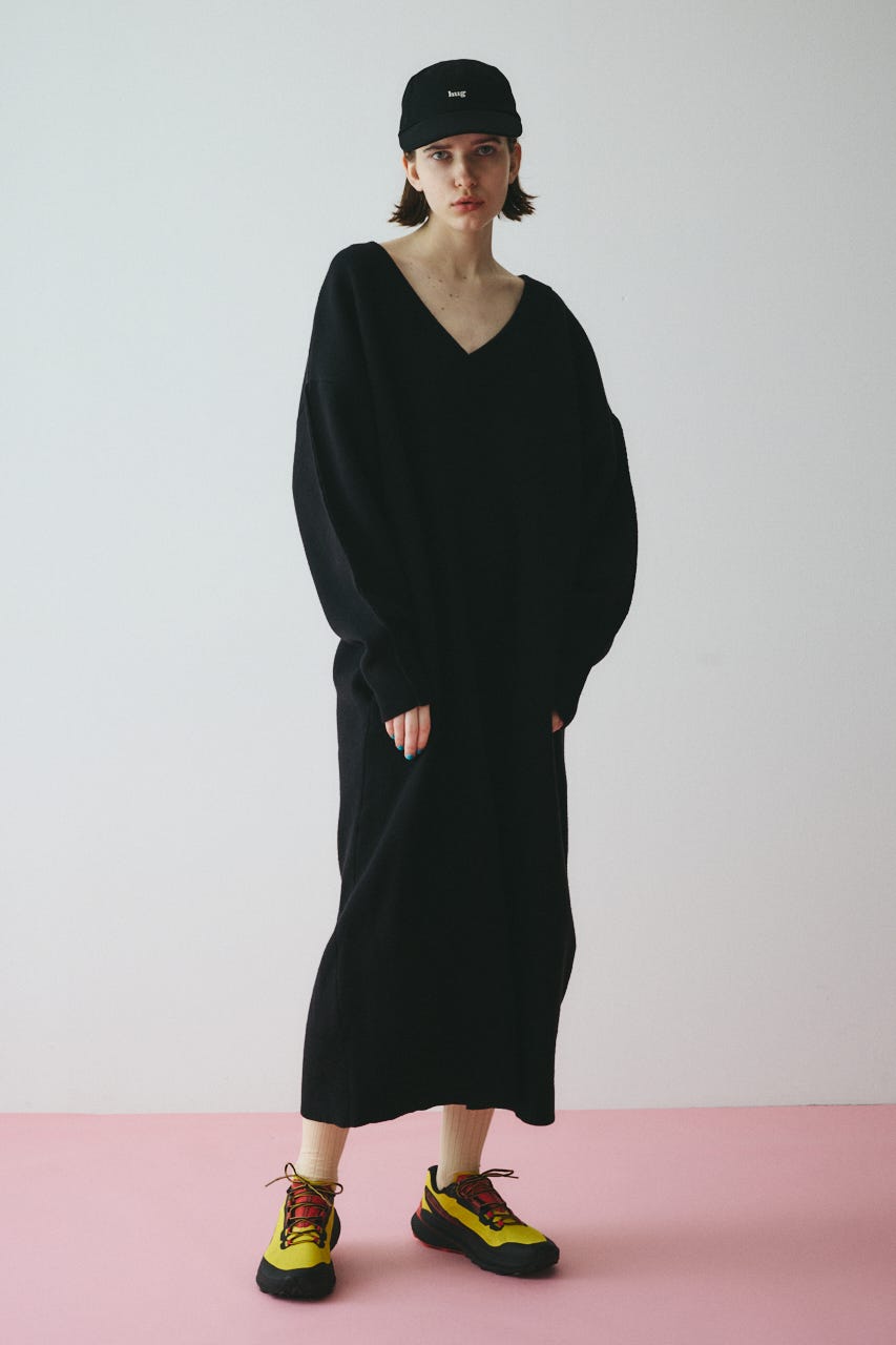 V neck knit one piece BLK FREE