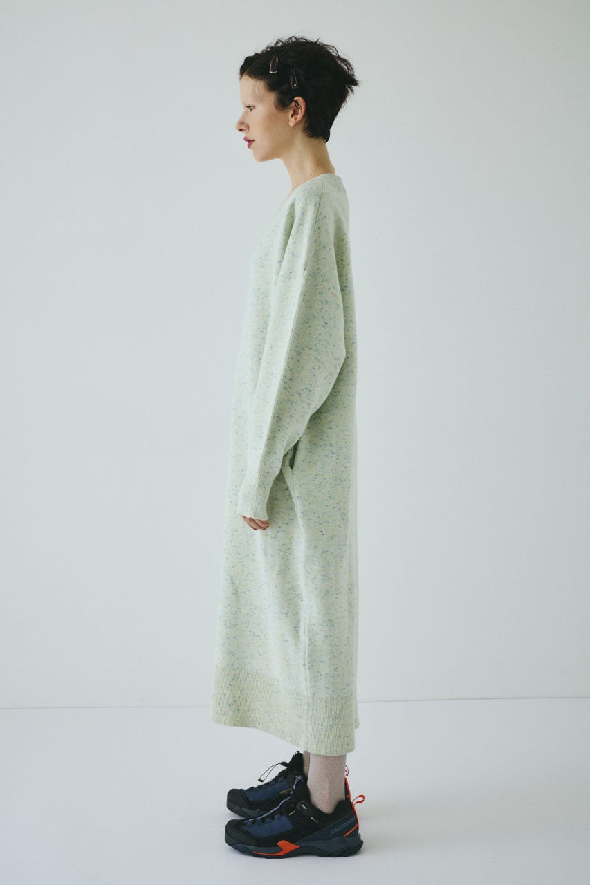 V neck knit one piece 柄WHT FREE