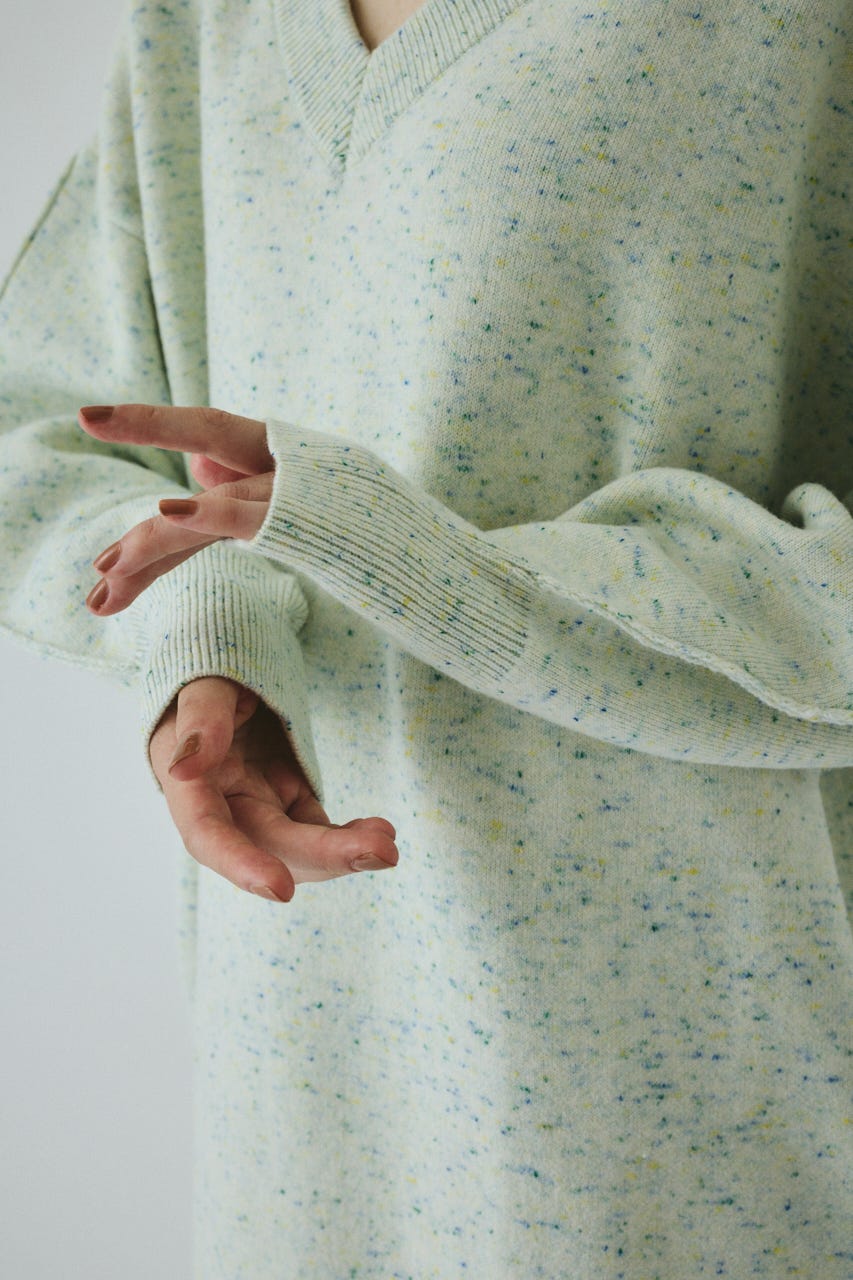 V neck knit one piece 柄WHT FREE