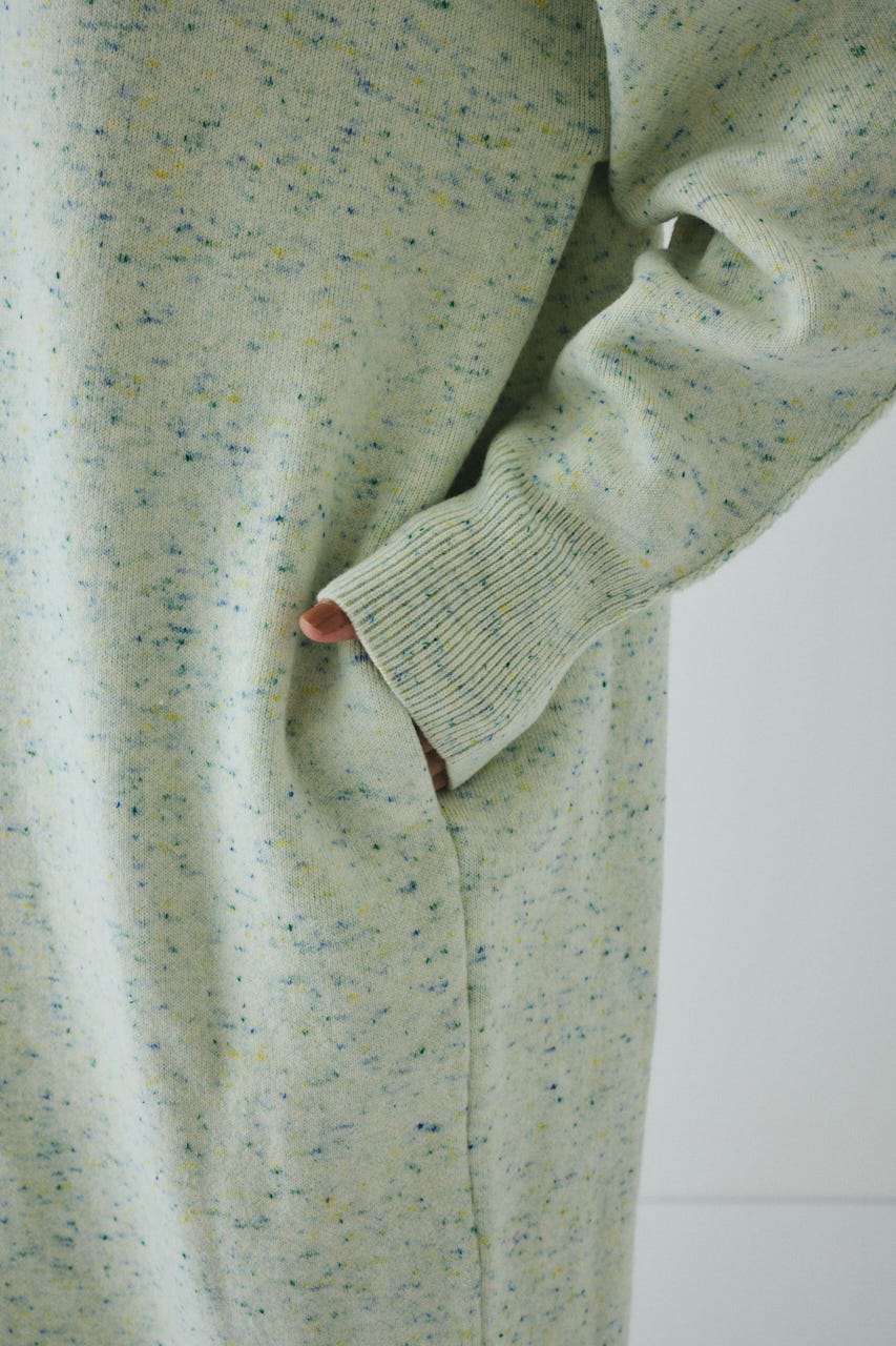 V neck knit one piece 柄WHT FREE