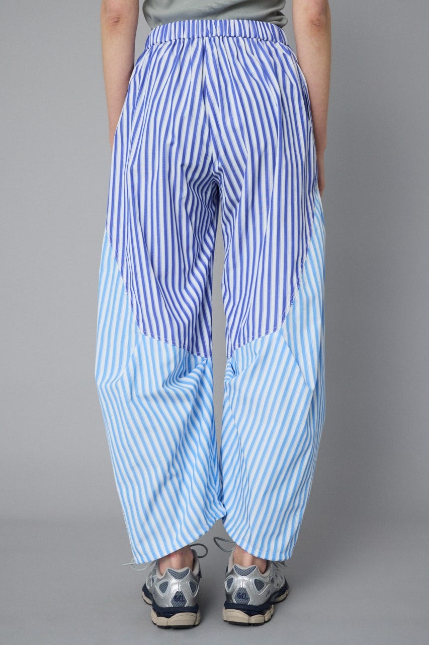 Tuck easy pants 柄BLU 36