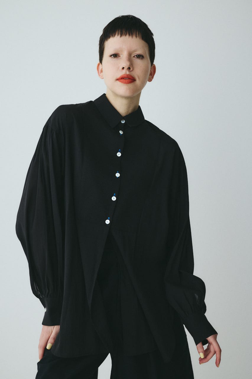 Round hem shirt BLK FREE