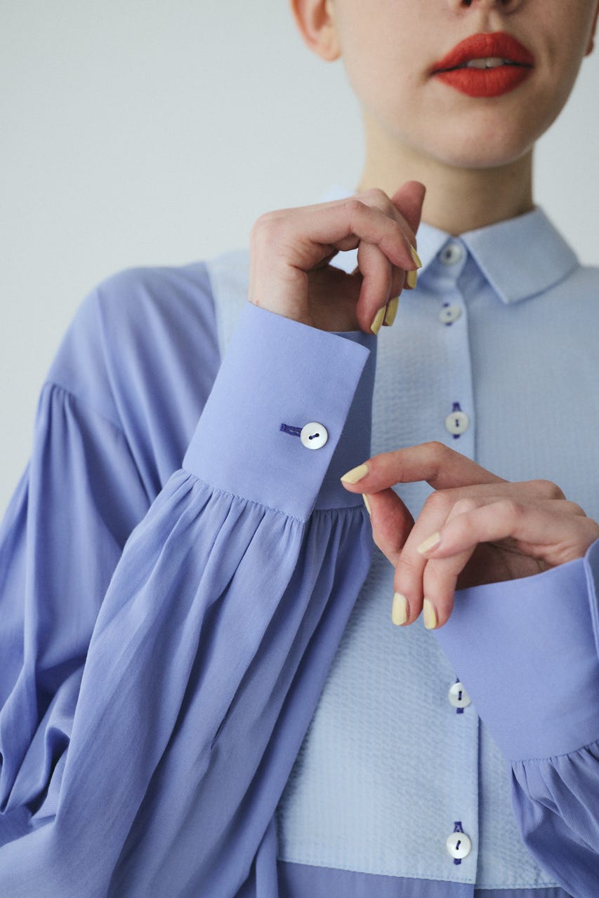 Round hem shirt BLU FREE
