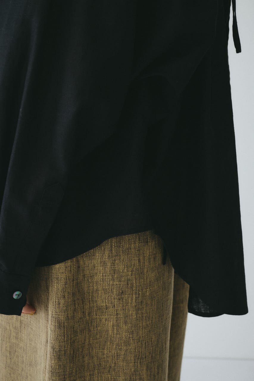 ［予約］Back shirring shirt BLK FREE