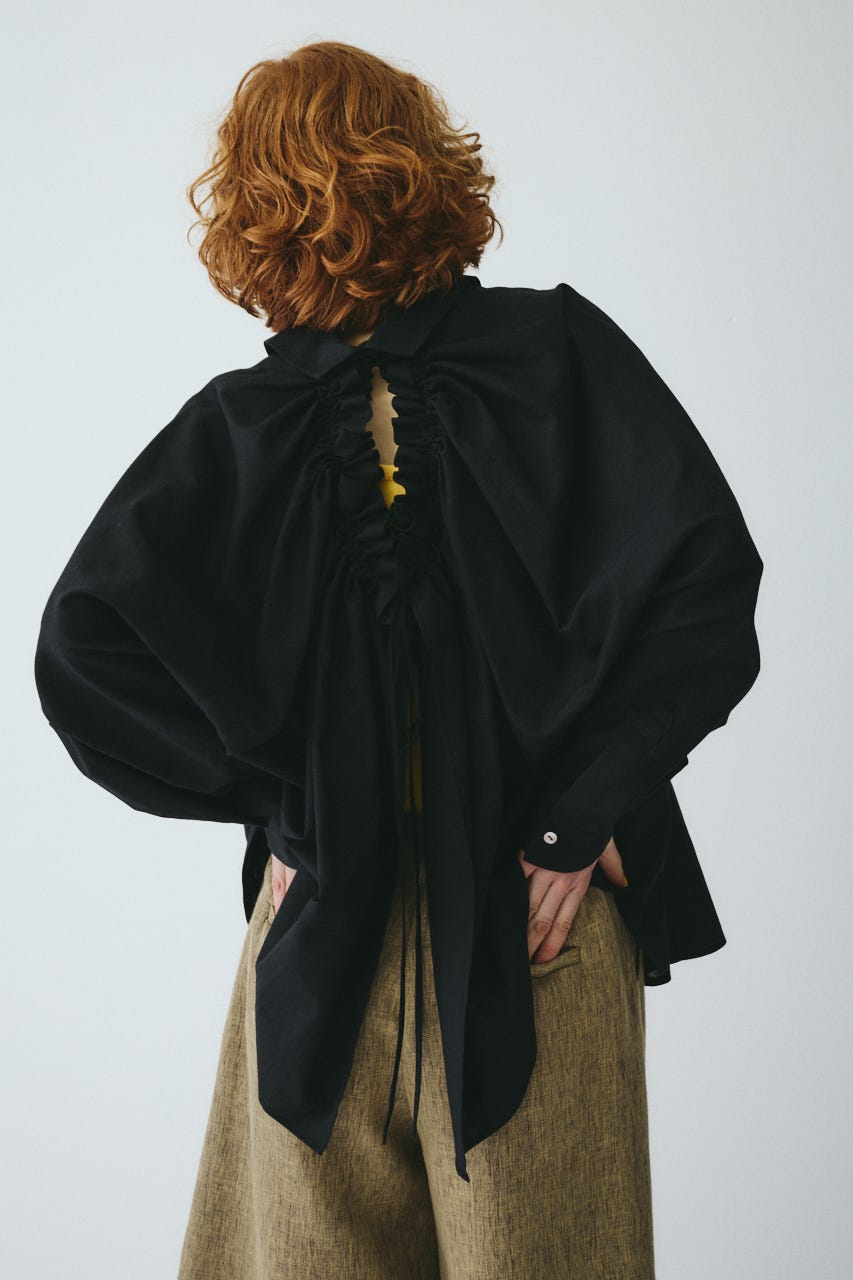 ［予約］Back shirring shirt BLK FREE