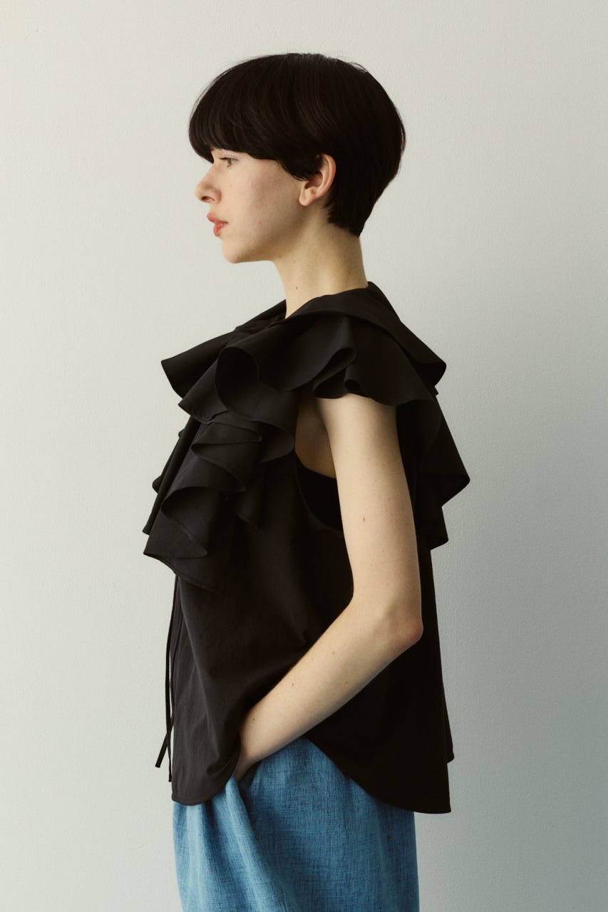 ［予約］Ruffled blouse BLK FREE