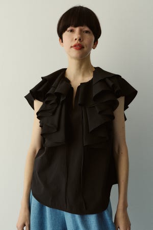 ［予約］Ruffled blouse