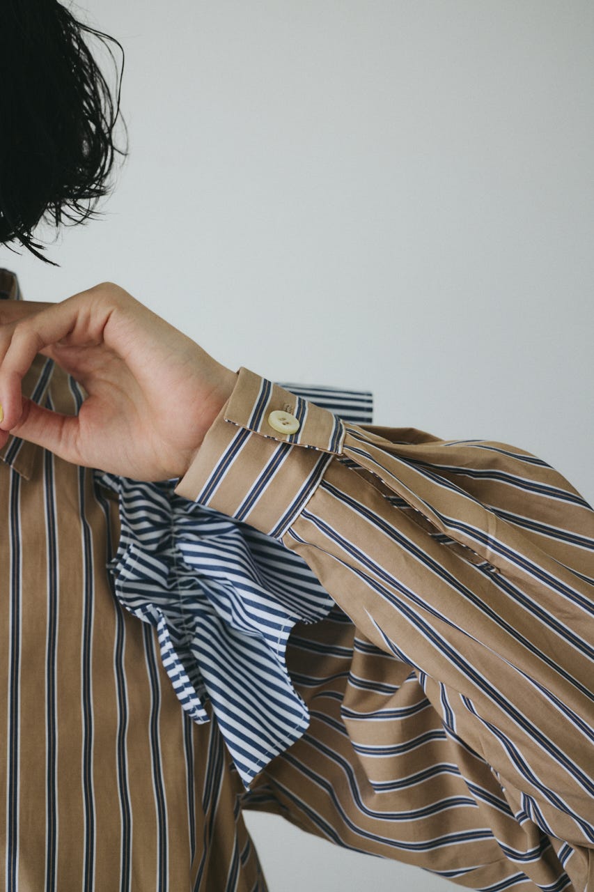 ［予約］Frill sleeve shirt 柄BEG FREE