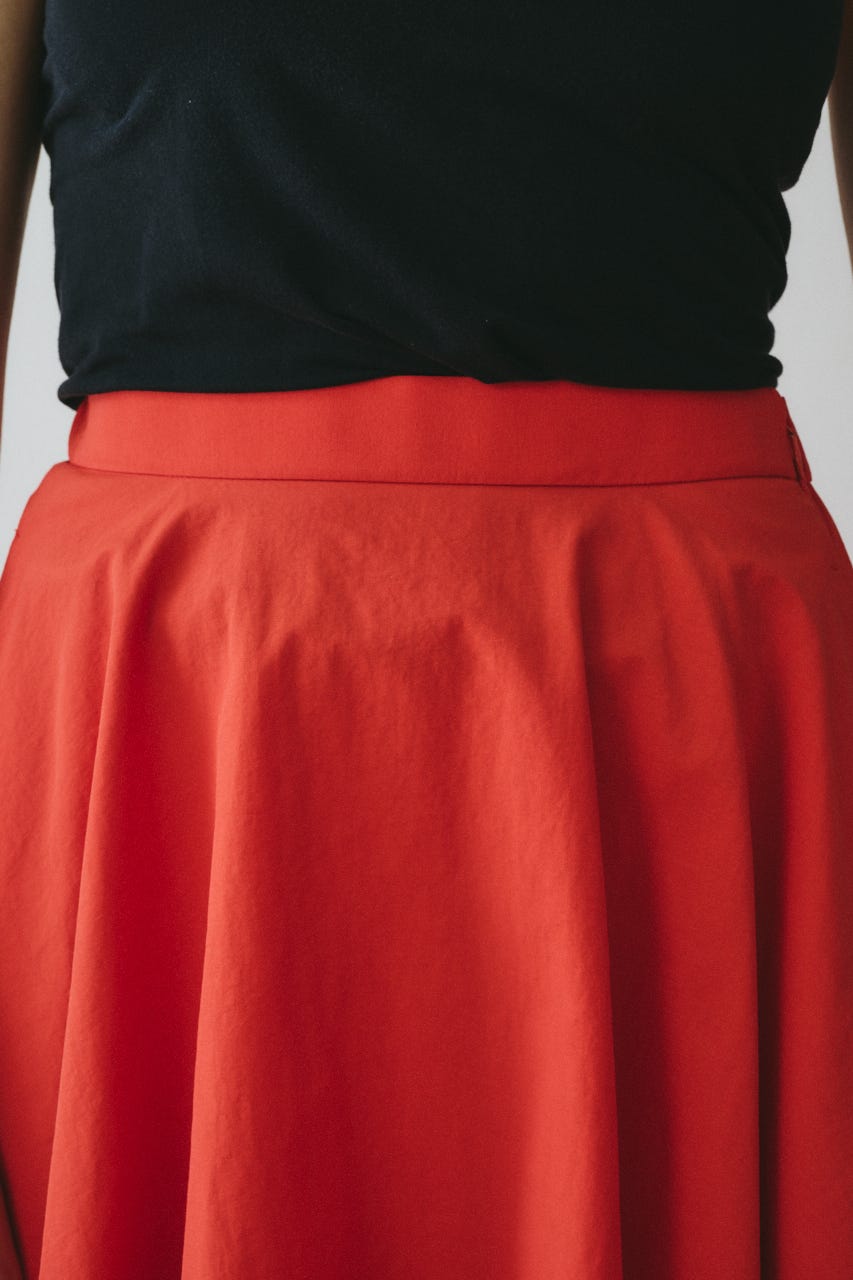 ［予約］Double hem skirt RED FREE