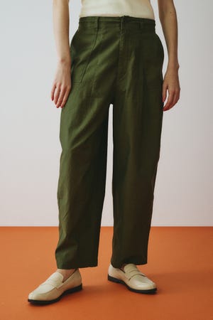 Round form baker pants