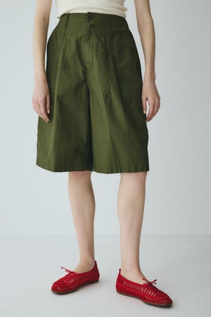 Round form baker half pants