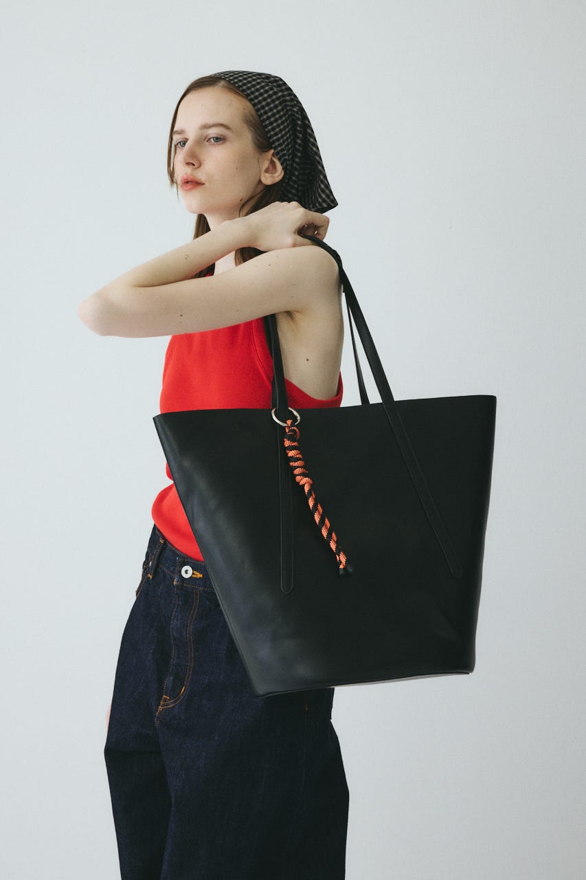 【ポイントアップ+4％対象商品】［予約］Trapezoid bag BLK FREE