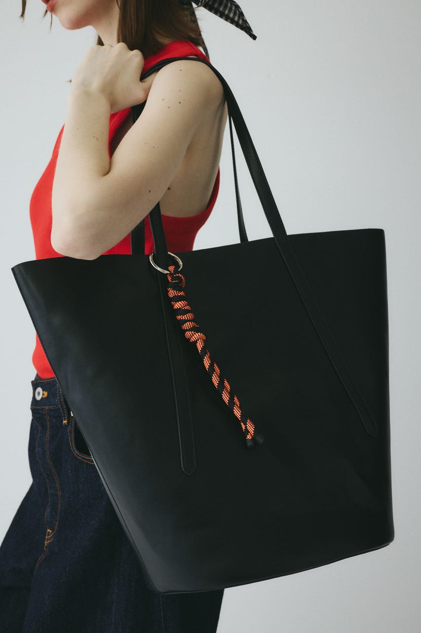 【ポイントアップ+4％対象商品】［予約］Trapezoid bag BLK FREE
