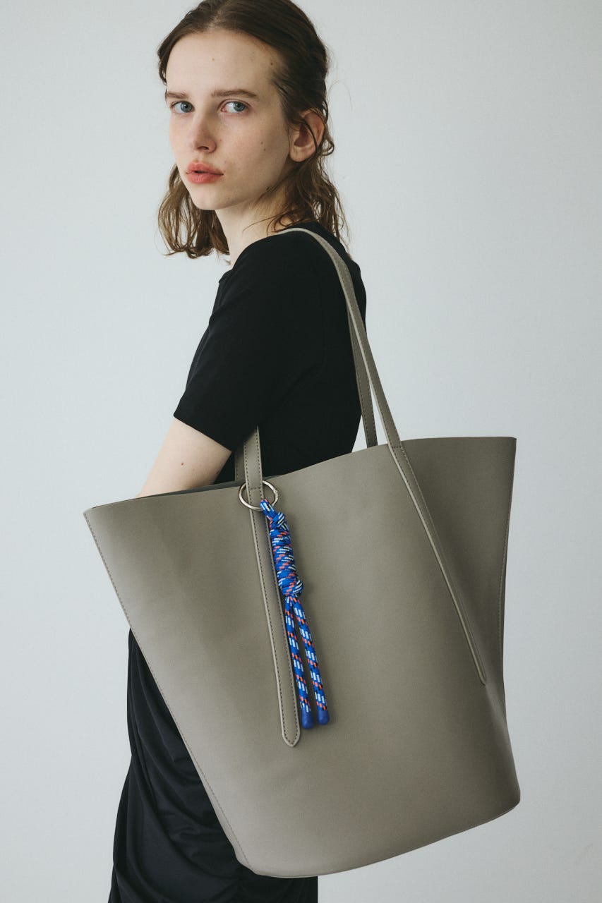 【ポイントアップ+4％対象商品】［予約］Trapezoid bag GRY FREE