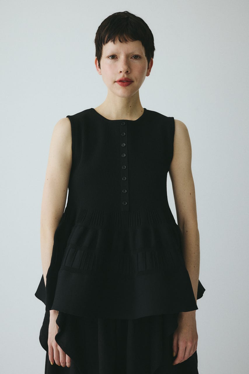 ［予約］Peplum knit tops BLK FREE