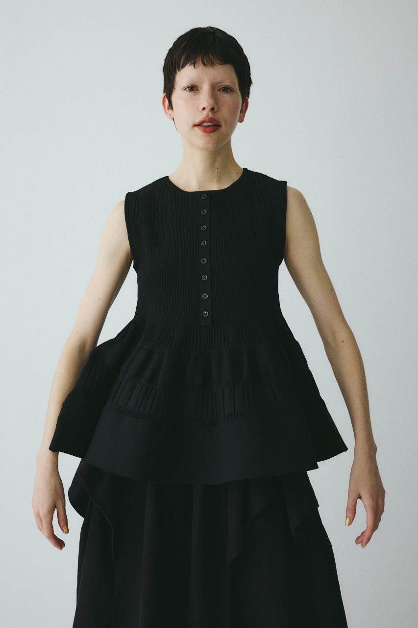 ［予約］Peplum knit tops BLK FREE