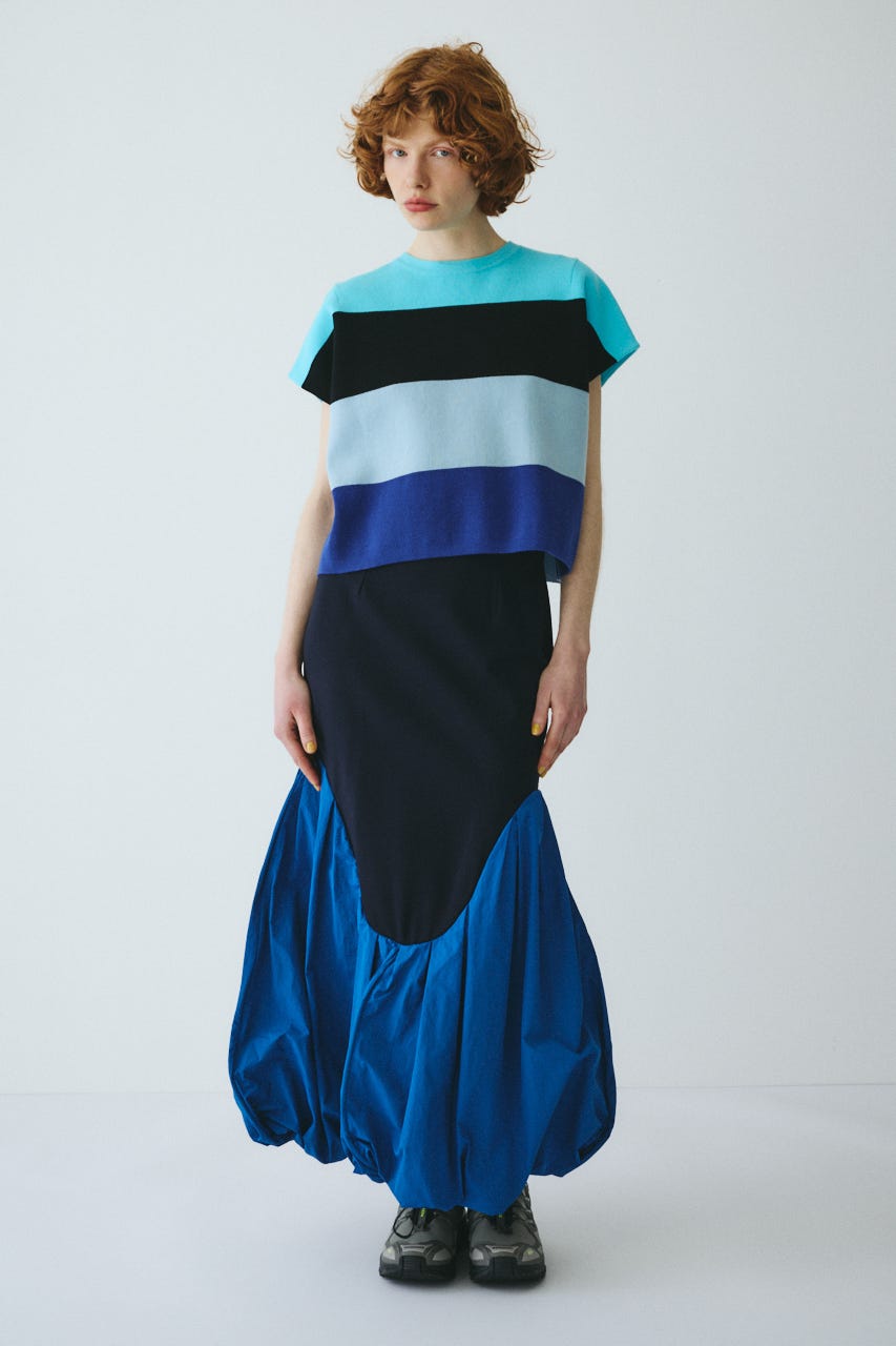 Round switching skirt 柄NVY FREE