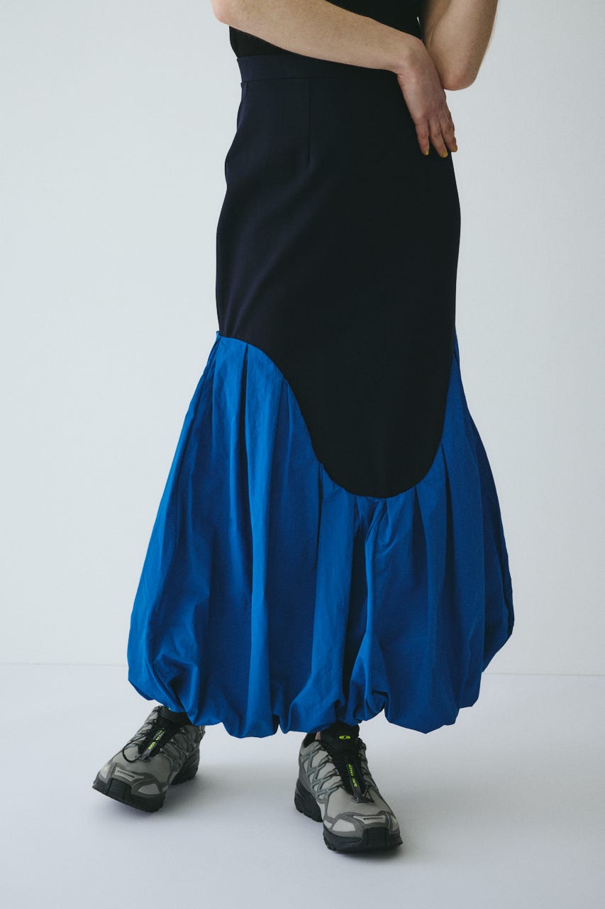 Round switching skirt 柄NVY FREE