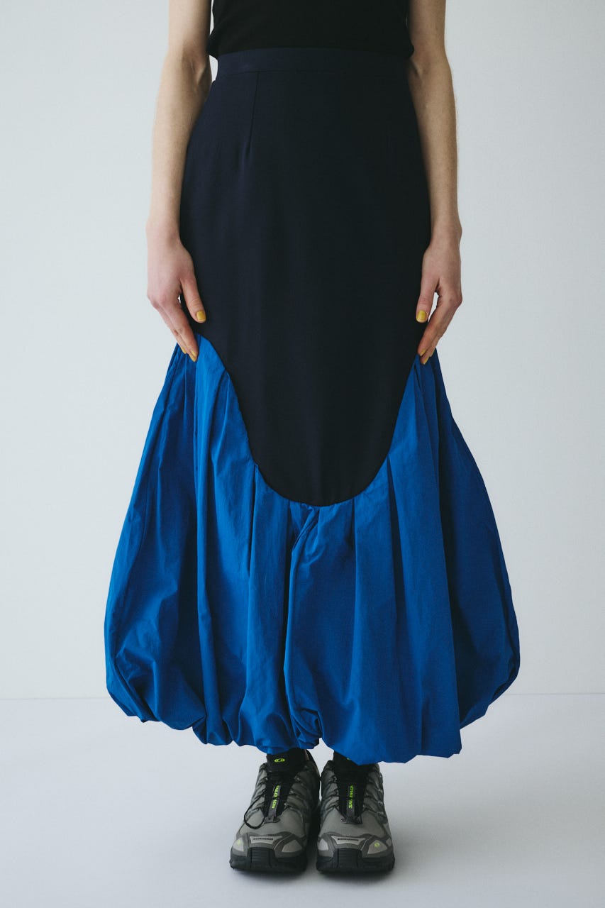 Round switching skirt 柄NVY FREE