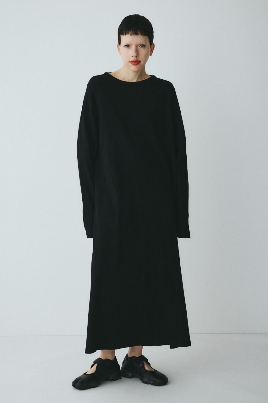 Back open cut dress BLK FREE