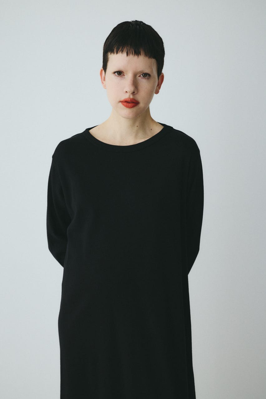 Back open cut dress BLK FREE