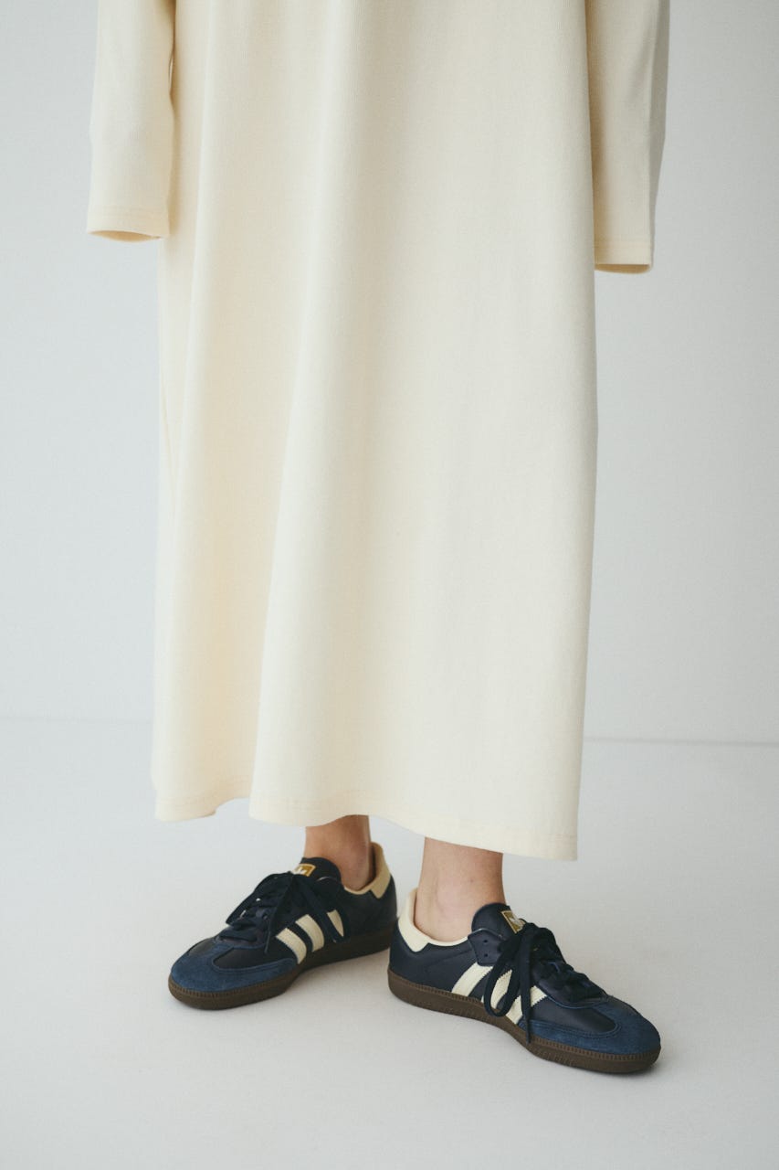 Back open cut dress O/WHT FREE