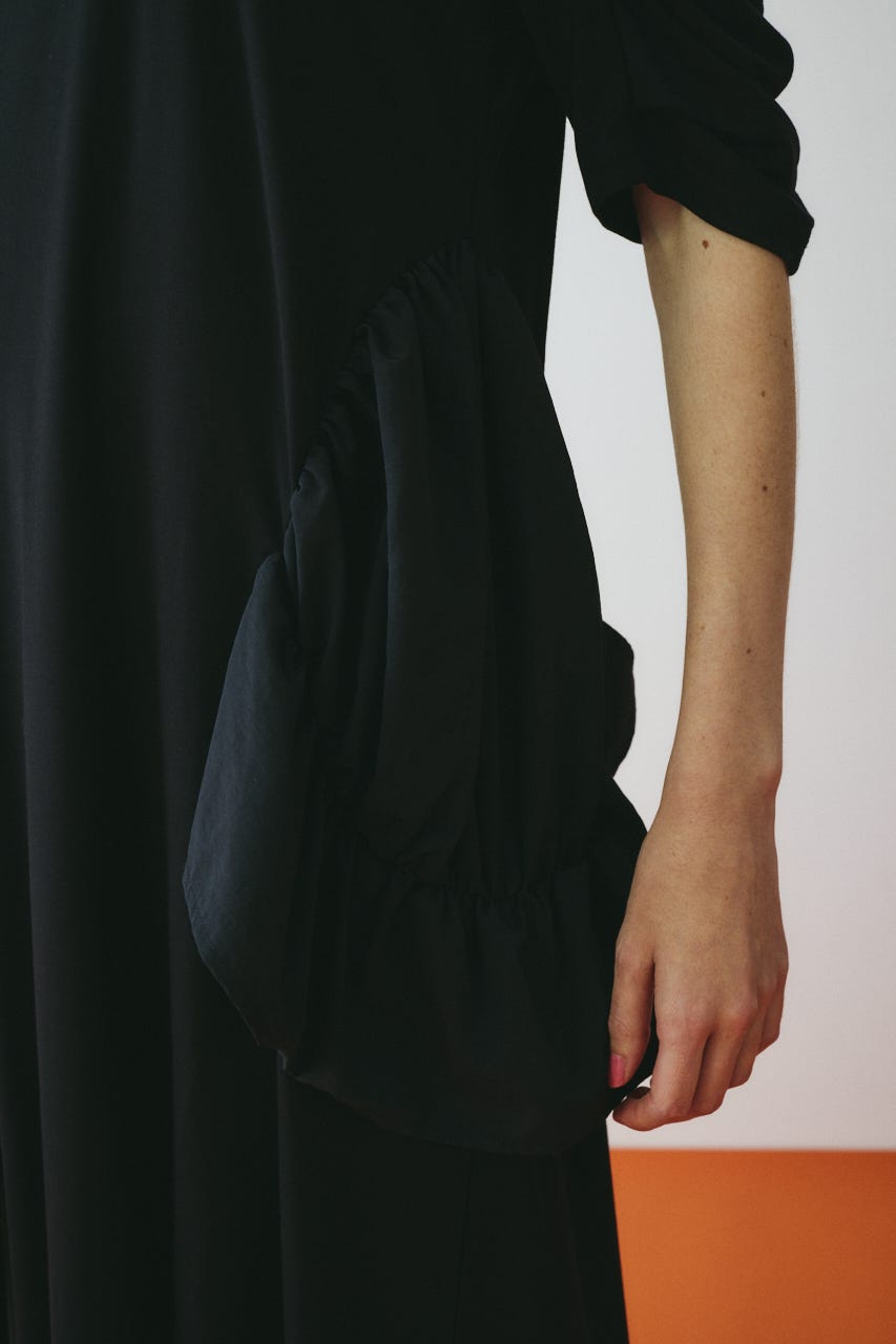 Round gather dress BLK FREE