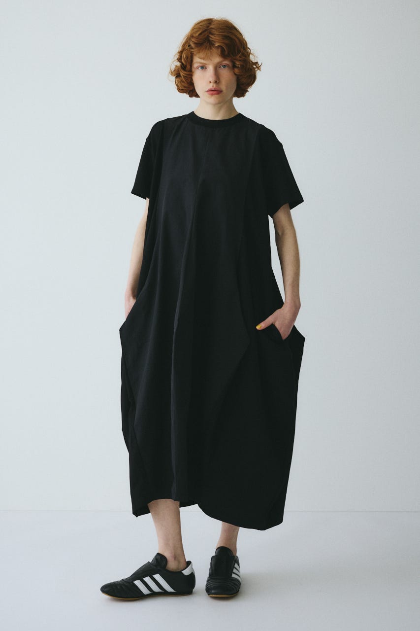 Round form dress BLK FREE