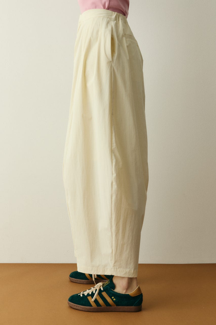 Many tuck cocoon pants O/WHT 36
