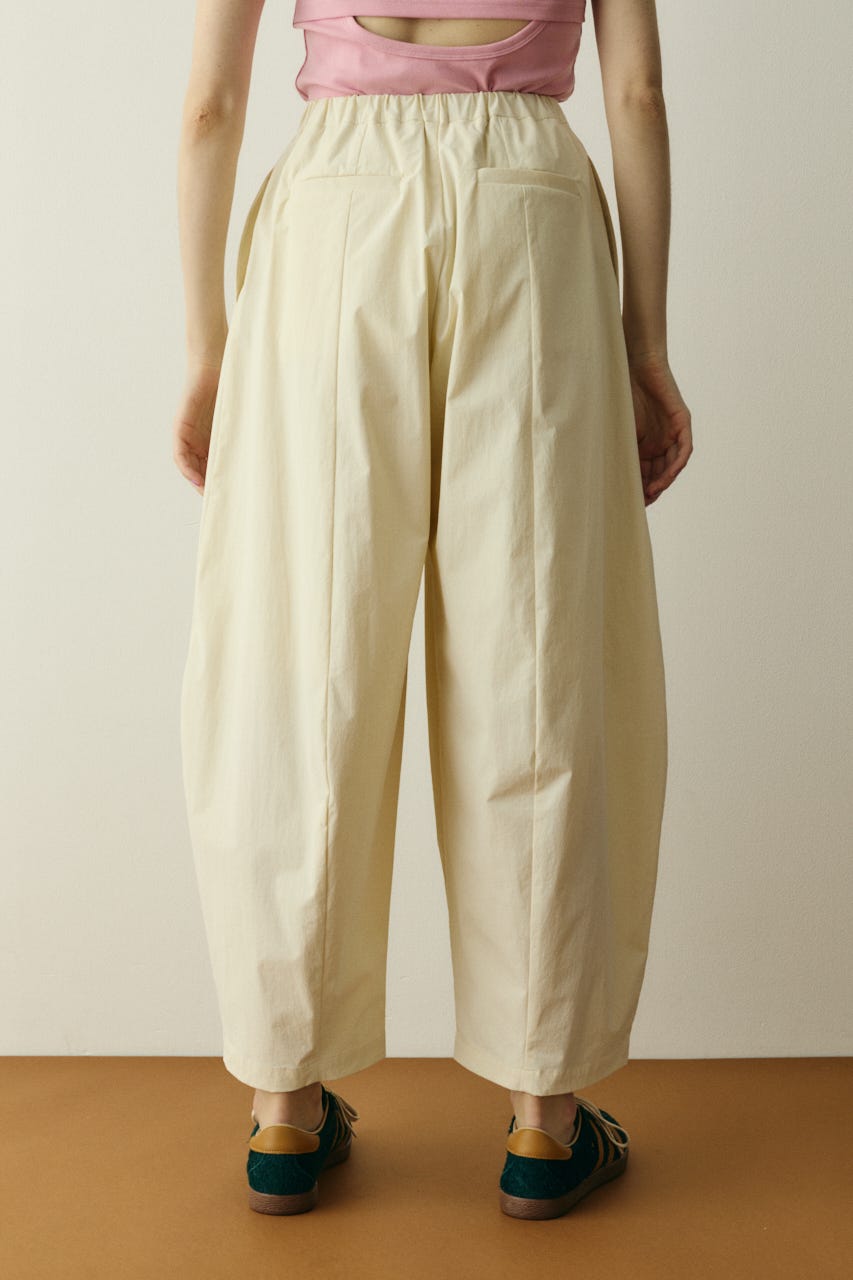 Many tuck cocoon pants O/WHT 36