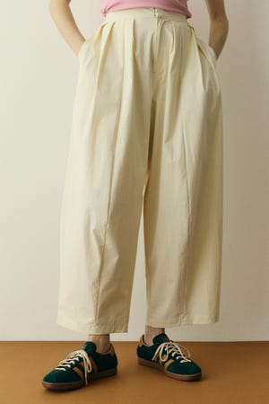 Many tuck cocoon pants