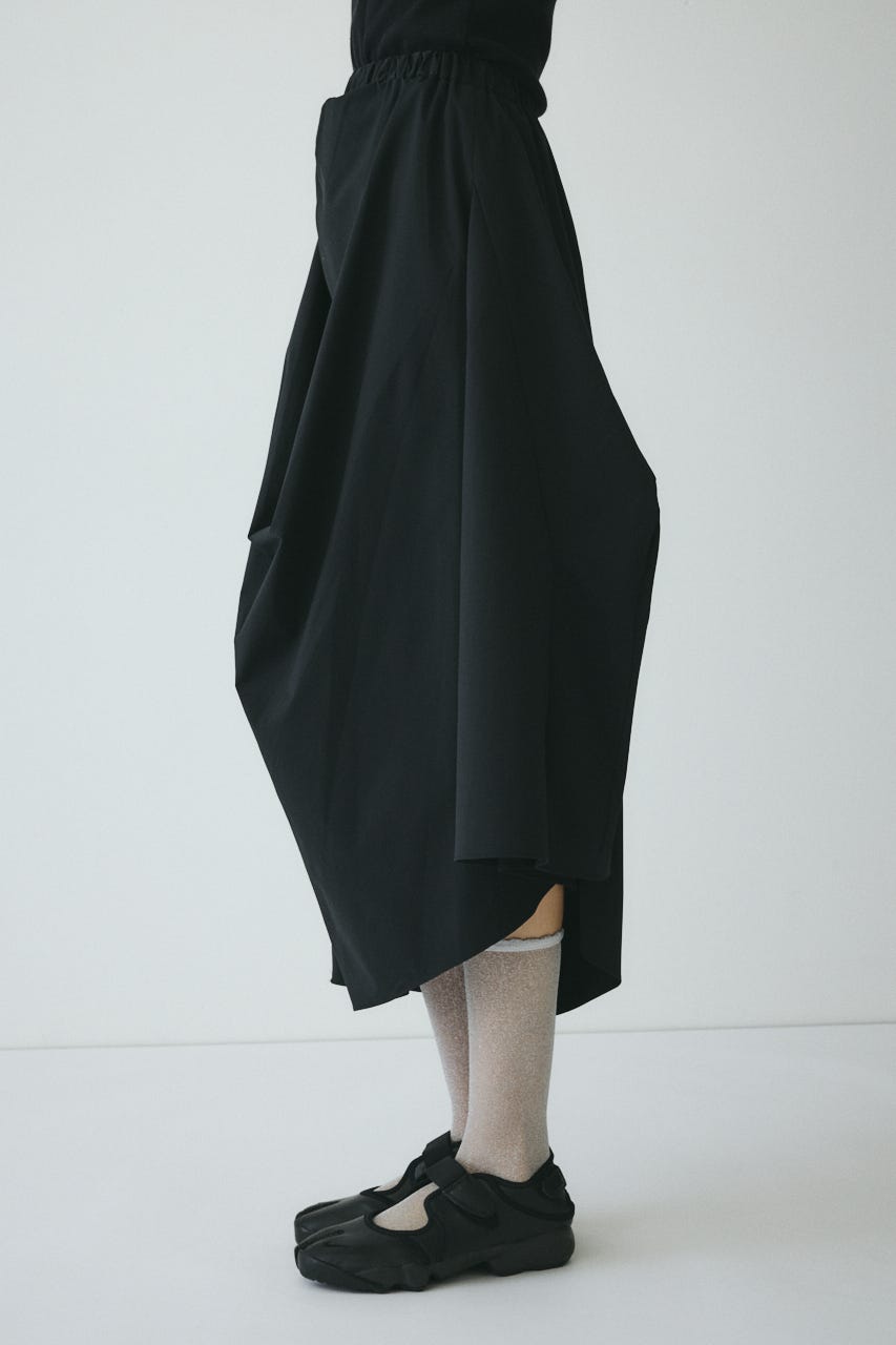 CLO random pic skirt BLK 36
