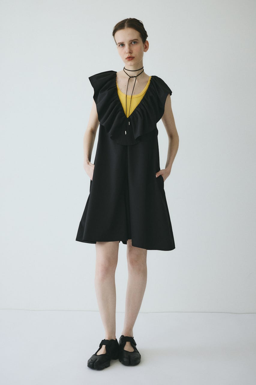 【ポイントアップ+4％対象商品】［予約］V neck frill all in one BLK FREE